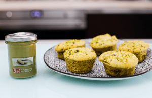 Muffin ai pistacchi artigianali siciliani con pistacchi tritati.