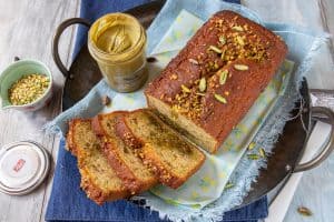 Delicious nut and pistachio cake with a crunchy topping.