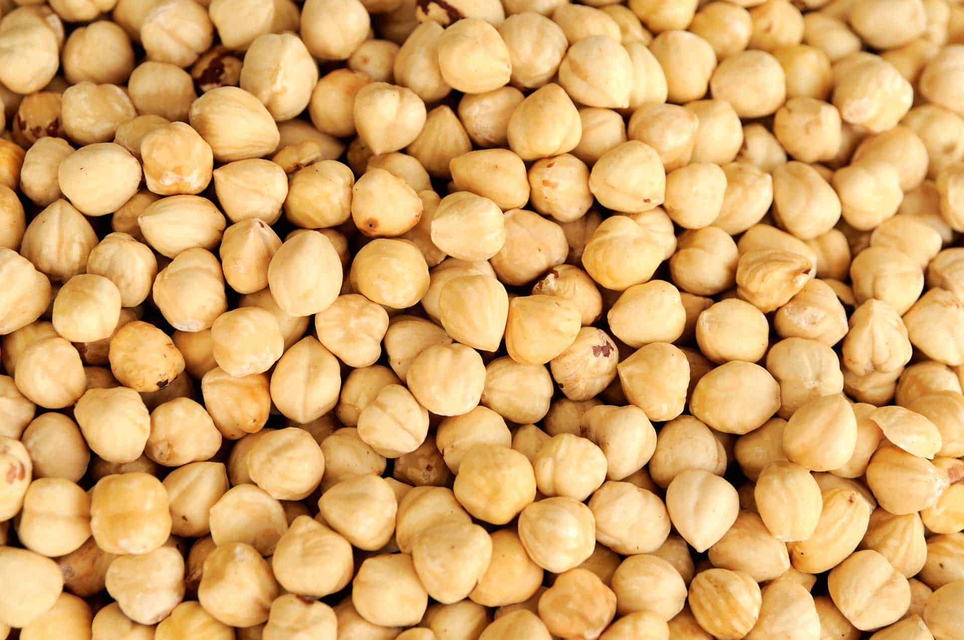 Raw Sicilian pistachio nuts, high quality and natural.