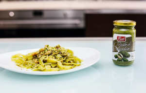Fettuccine mit Lachs und Pistazienpesto