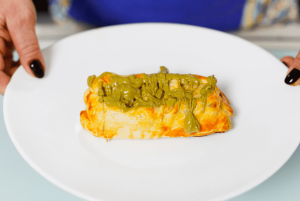 Fagottini di pasta sfoglia con crema di pistacchi e mele