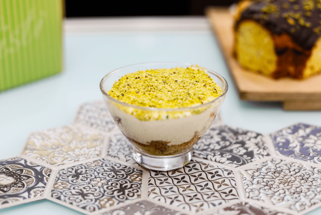 Tiramisù al pistacchio con avanzi di colombe